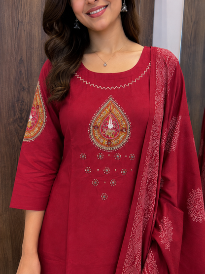 RED GAMTHI DUPATTA SET (#97)